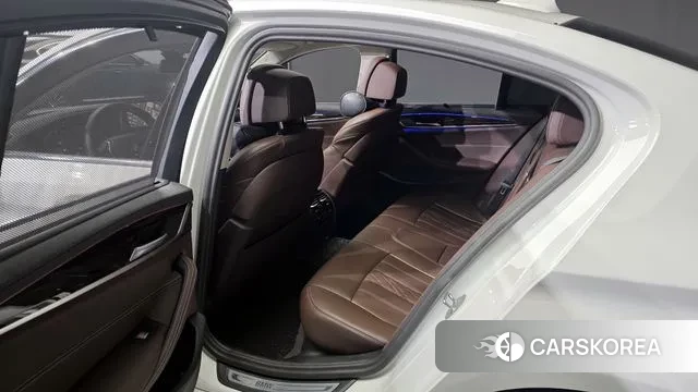 BMW 5 Series (G30) 2023 Белый из Кореи, фото 2