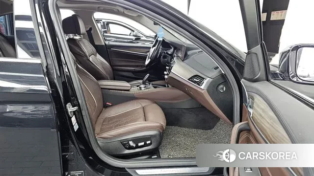 BMW 5 Series (G30) 2019 Черный из Кореи, фото 2