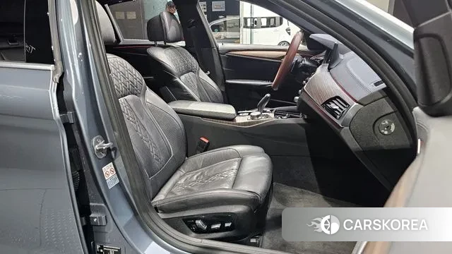 BMW 5 Series (G30) 2018 Серый из Кореи, фото 2