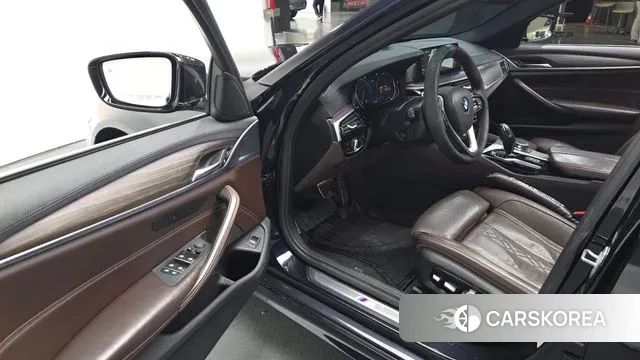 BMW 5 Series (G30) 2018 Черный из Кореи, фото 2