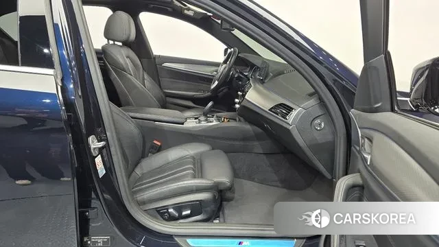 BMW 5 Series (G30) 2018 Черный из Кореи, фото 2