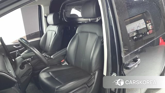 Hyundai Staria 2023 Черный из Кореи, фото 2