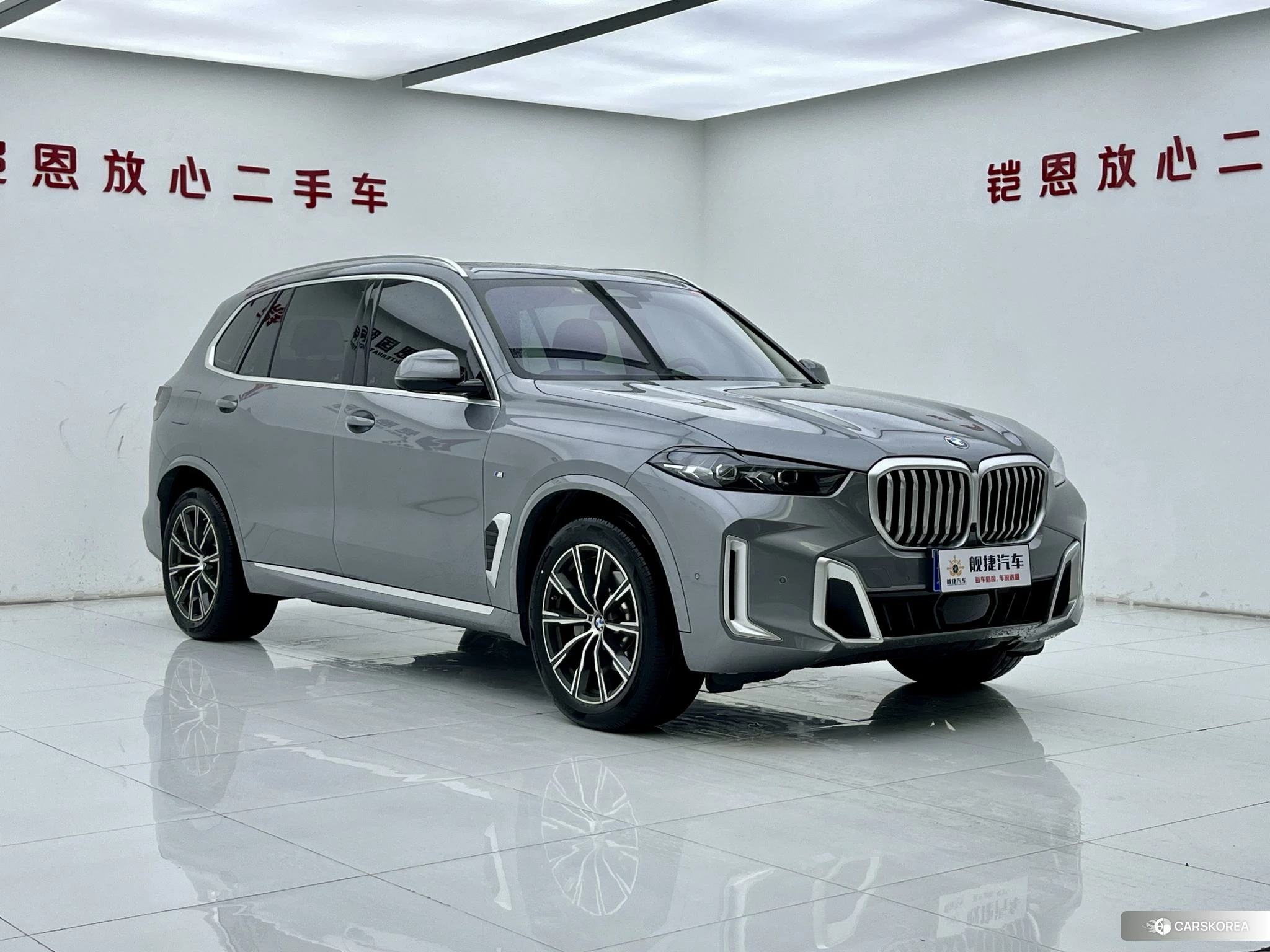 BMW X5 2023 Серебристо-серый из Китая, фото 2