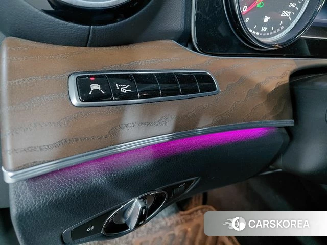 Mercedes-Benz E-Class W213 2018 Черный из Кореи, фото 2