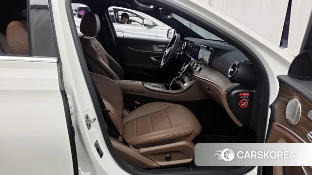 Mercedes-Benz E-Class W213 2023 Белый из Кореи, фото 2