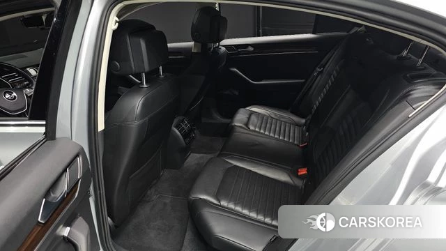 Volkswagen Passat GT (B8) 2018 Серебристо-серый из Кореи, фото 2