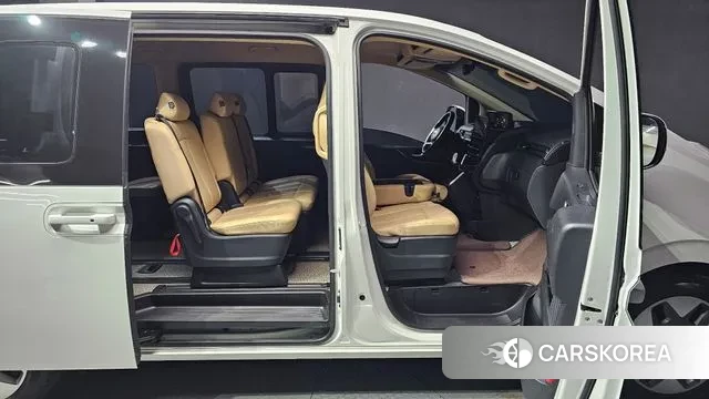 Hyundai Staria 2023 Белый из Кореи, фото 2