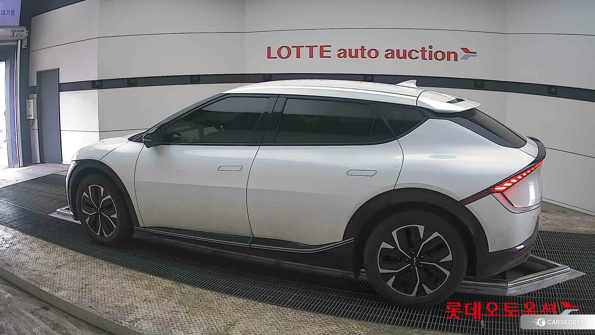 Kia EV6 2022 Snow White Pearl из Кореи, фото 2