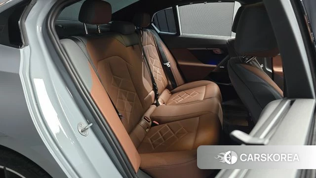 BMW 5 Series (G60) 2024 Светло-серебряный цвет из Кореи, фото 2