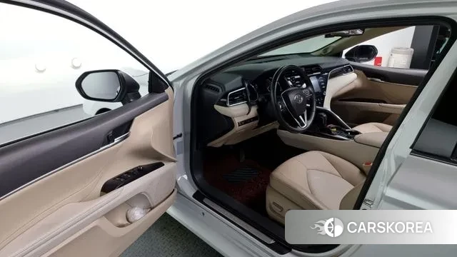 Toyota Camry (XV70) 2018 Белый из Кореи, фото 2