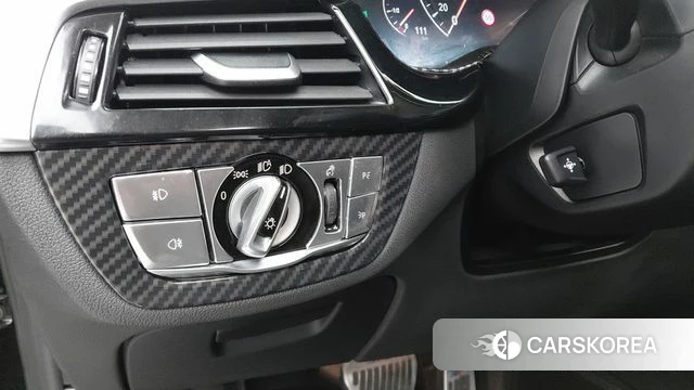 BMW 5 Series (G30) 2019 Черный из Кореи, фото 2