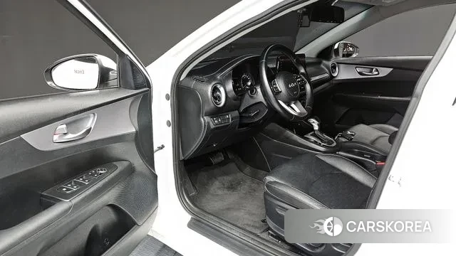 Kia The New K3 2nd generation 2021 Белый из Кореи, фото 2