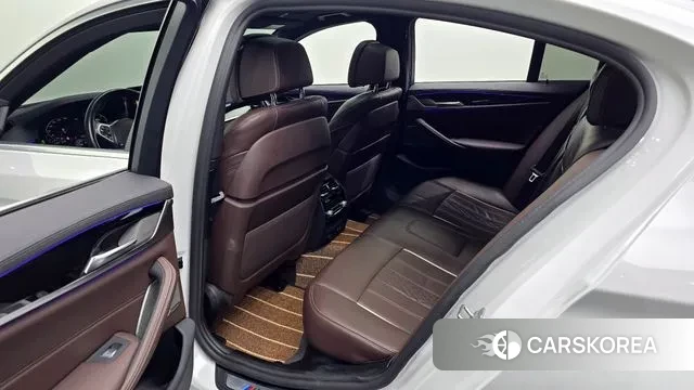 BMW 5 Series (G30) 2021 Белый из Кореи, фото 2