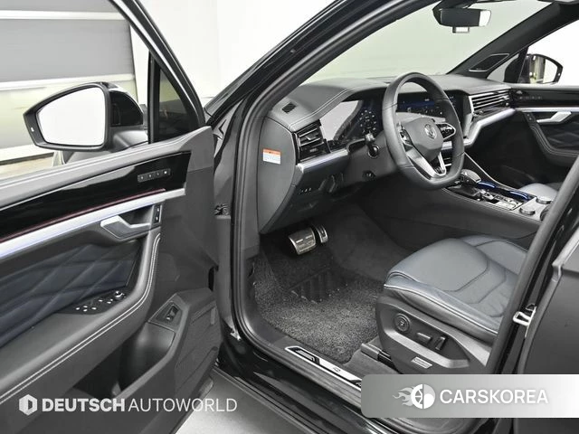 Volkswagen Touareg 3rd generation 2024 Черный из Кореи, фото 2