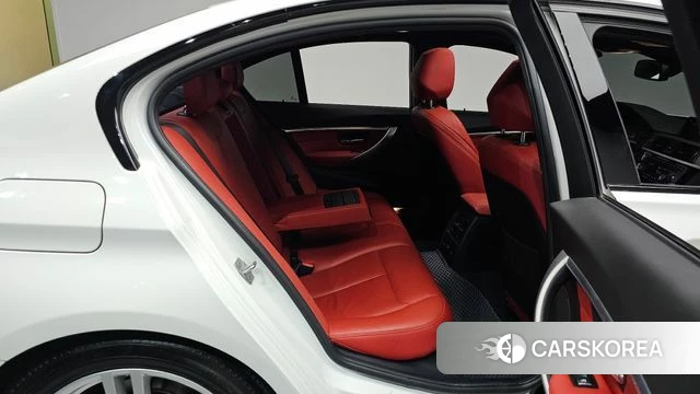 BMW 3 Series (F30) 2018 Белый из Кореи, фото 2
