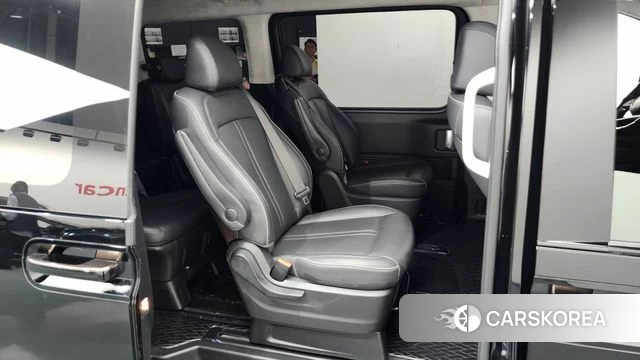 Hyundai Staria 2024 Черный из Кореи, фото 2