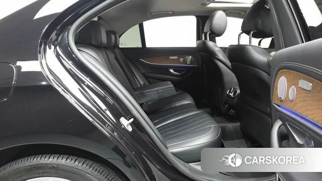 Mercedes-Benz E-Class W213 2018 Черный из Кореи, фото 2