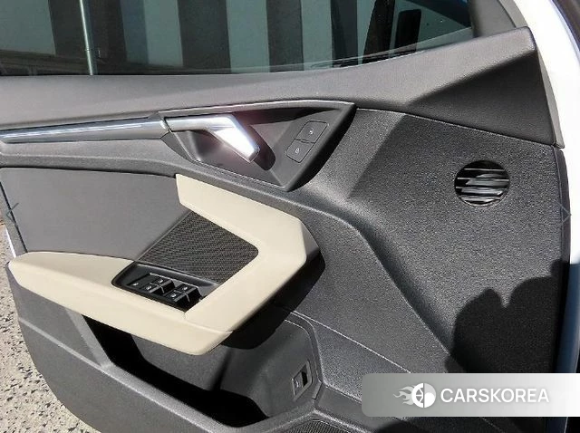 Audi A3 (8Y) 2024 Белый из Кореи, фото 2