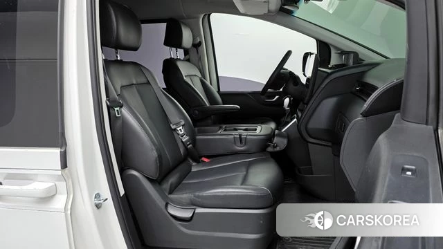 Hyundai Staria 2023 Белый из Кореи, фото 2