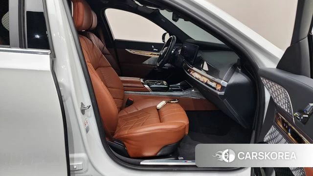 BMW 7 Series (G70) 2023 Белый из Кореи, фото 2