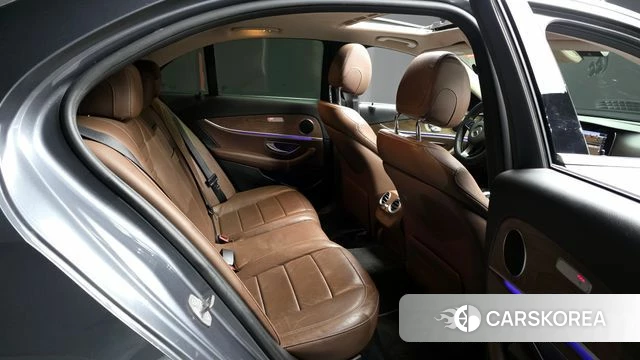 Mercedes-Benz E-Class W213 2018 Серебристо-серый из Кореи, фото 2