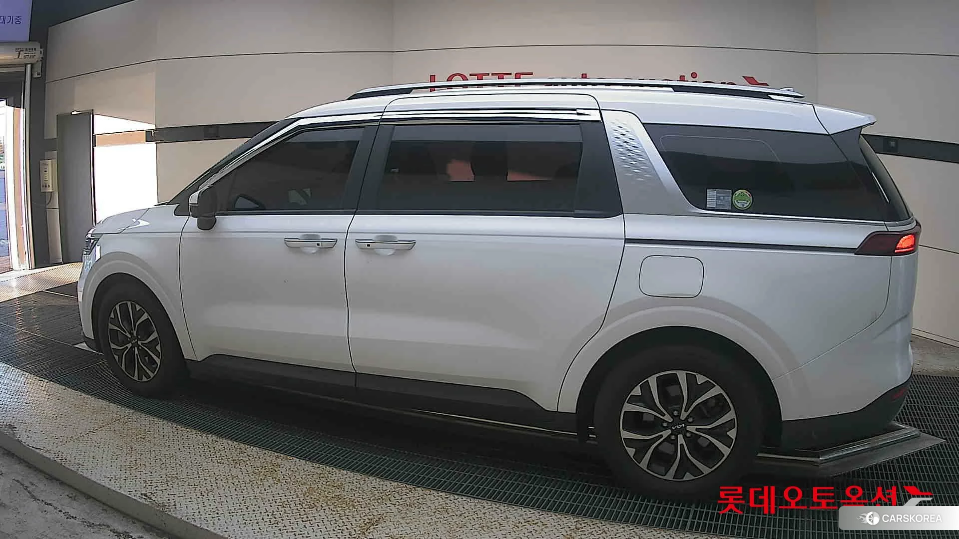 Kia Carnival 2022 Snow White Pearl (optional) из Кореи, фото 2