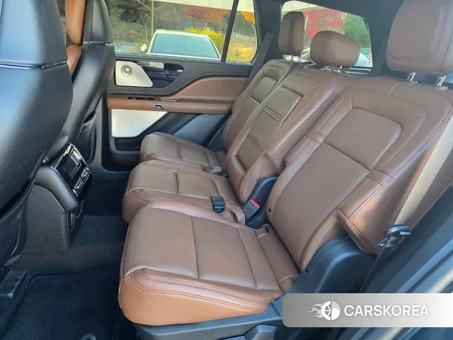 Lincoln Aviator 2nd generation 2023 Темно-зеленый из Кореи, фото 2