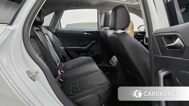 Volkswagen 7th Generation of Jetta 2024 Белый из Кореи, фото 2