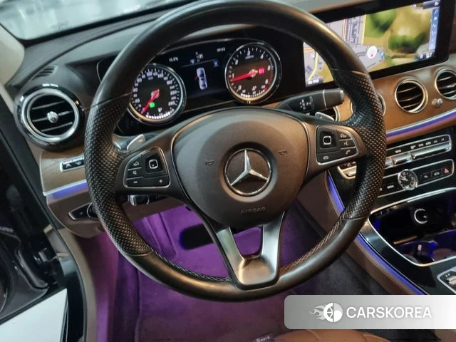 Mercedes-Benz E-Class W213 2018 Черный из Кореи, фото 2