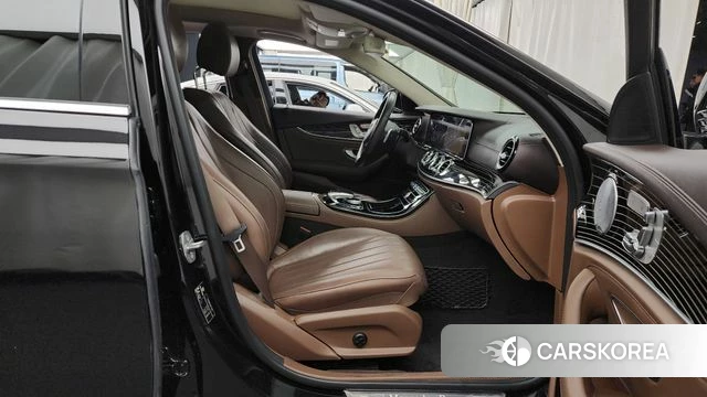 Mercedes-Benz E-Class W213 2018 Черный из Кореи, фото 2