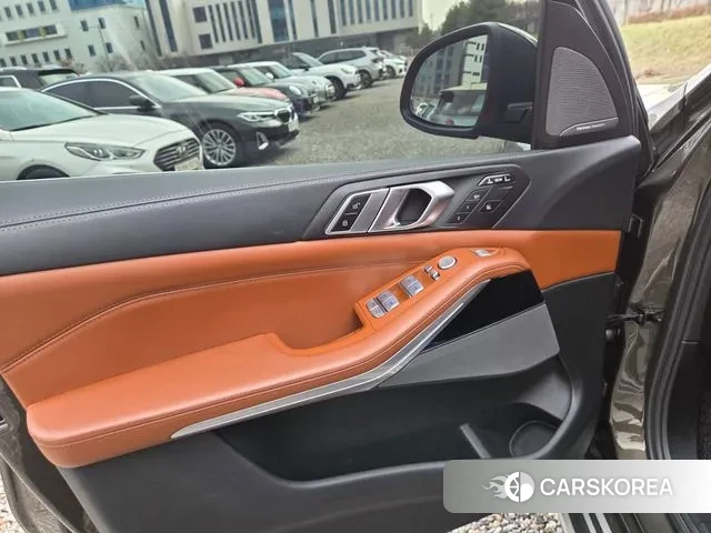 BMW X7 (G07) 2023 Коричневый из Кореи, фото 2