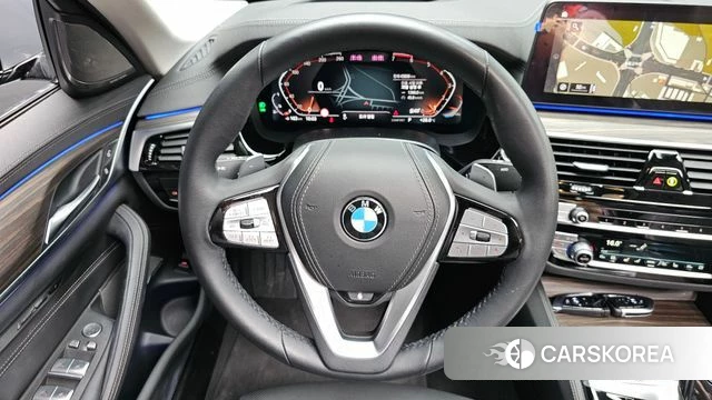 BMW 5 Series (G30) 2023 Серый из Кореи, фото 2