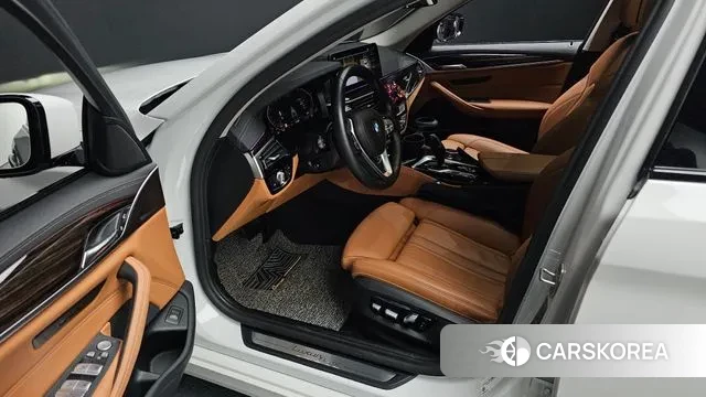 BMW 5 Series (G30) 2021 Белый из Кореи, фото 2