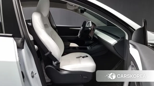 Tesla Model Y 2023 Белый из Кореи, фото 2