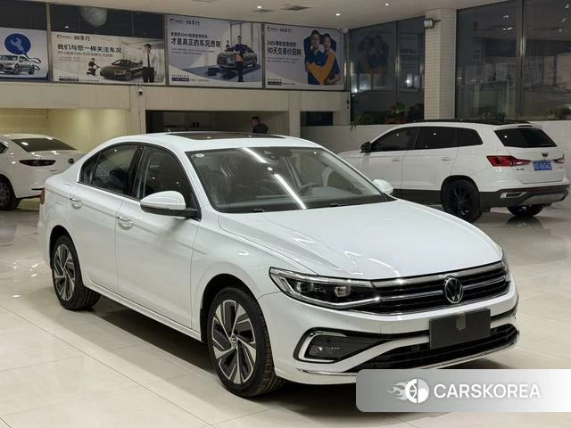 Volkswagen Bora 2022 Белый из Китая, фото 2