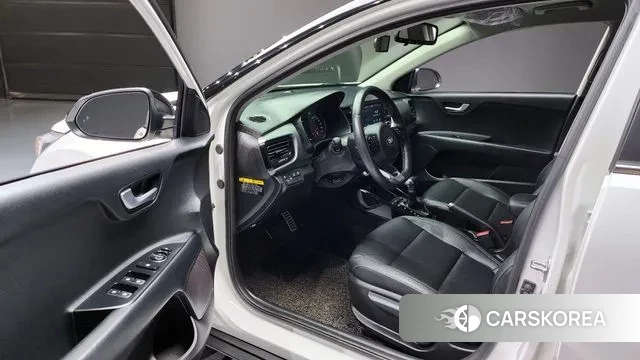 Kia Stonic 2018 Белый из Кореи, фото 2