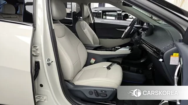 Kia EV6 2023 Жемчужный цвет из Кореи, фото 2