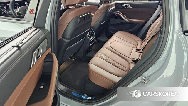 BMW X6 (G06) 2024 Серебристо-серый из Кореи, фото 2