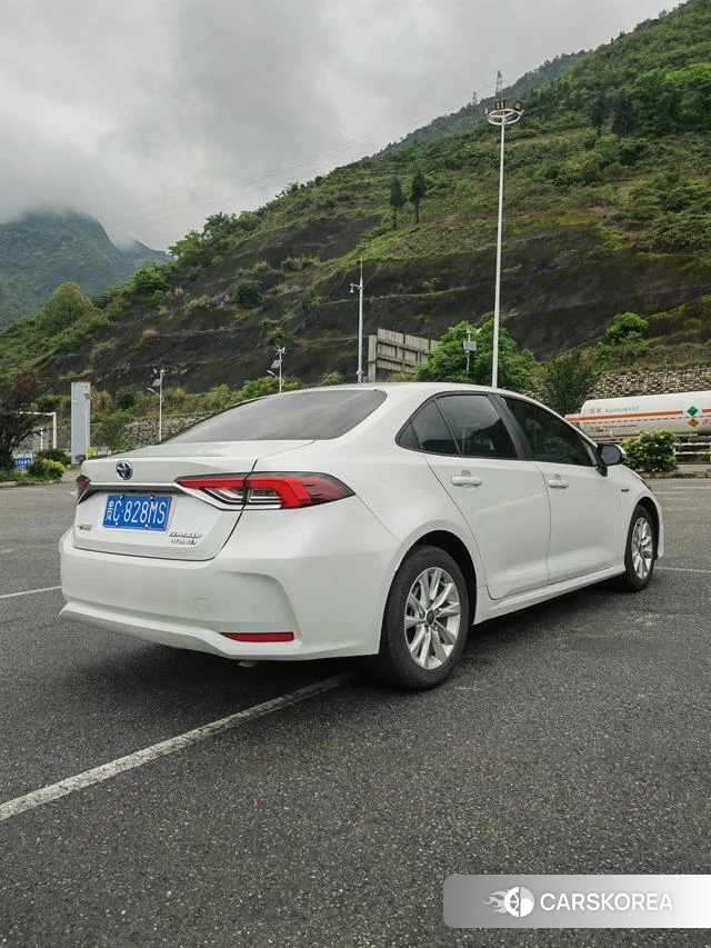 Toyota Corolla 2024 Белый из Китая, фото 2