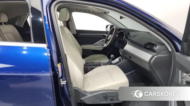 Audi Q3 (F3) 2024 Синий из Кореи, фото 2