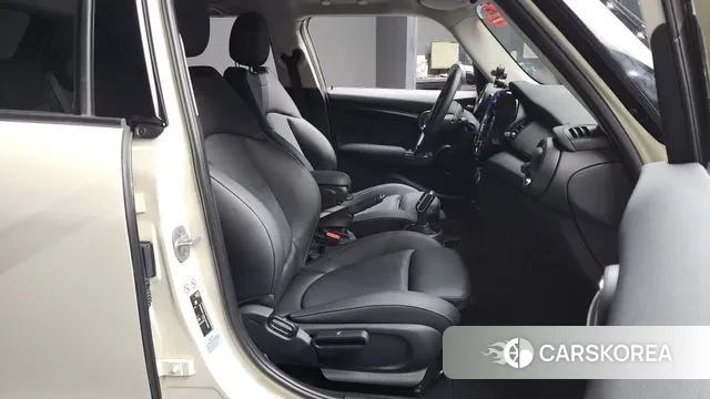 Mini Cooper 2020 Жемчужный цвет из Кореи, фото 2