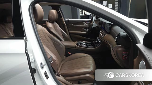 Mercedes-Benz E-Class W213 2019 Белый из Кореи, фото 2