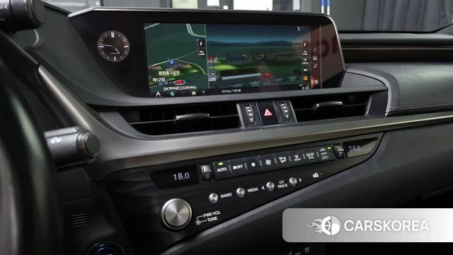 Lexus ES300h 7th generation 2021 Зеленый из Кореи, фото 2