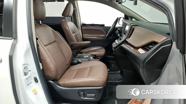 Toyota Sienna 2018 Белый из Кореи, фото 2