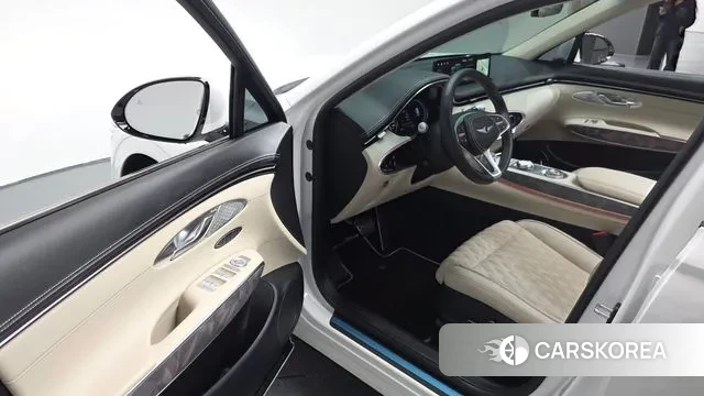 Genesis GV70 2023 Белый из Кореи, фото 2