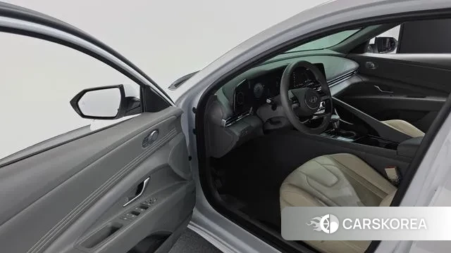 Hyundai The New Avante (CN7) 2023 Белый из Кореи, фото 2