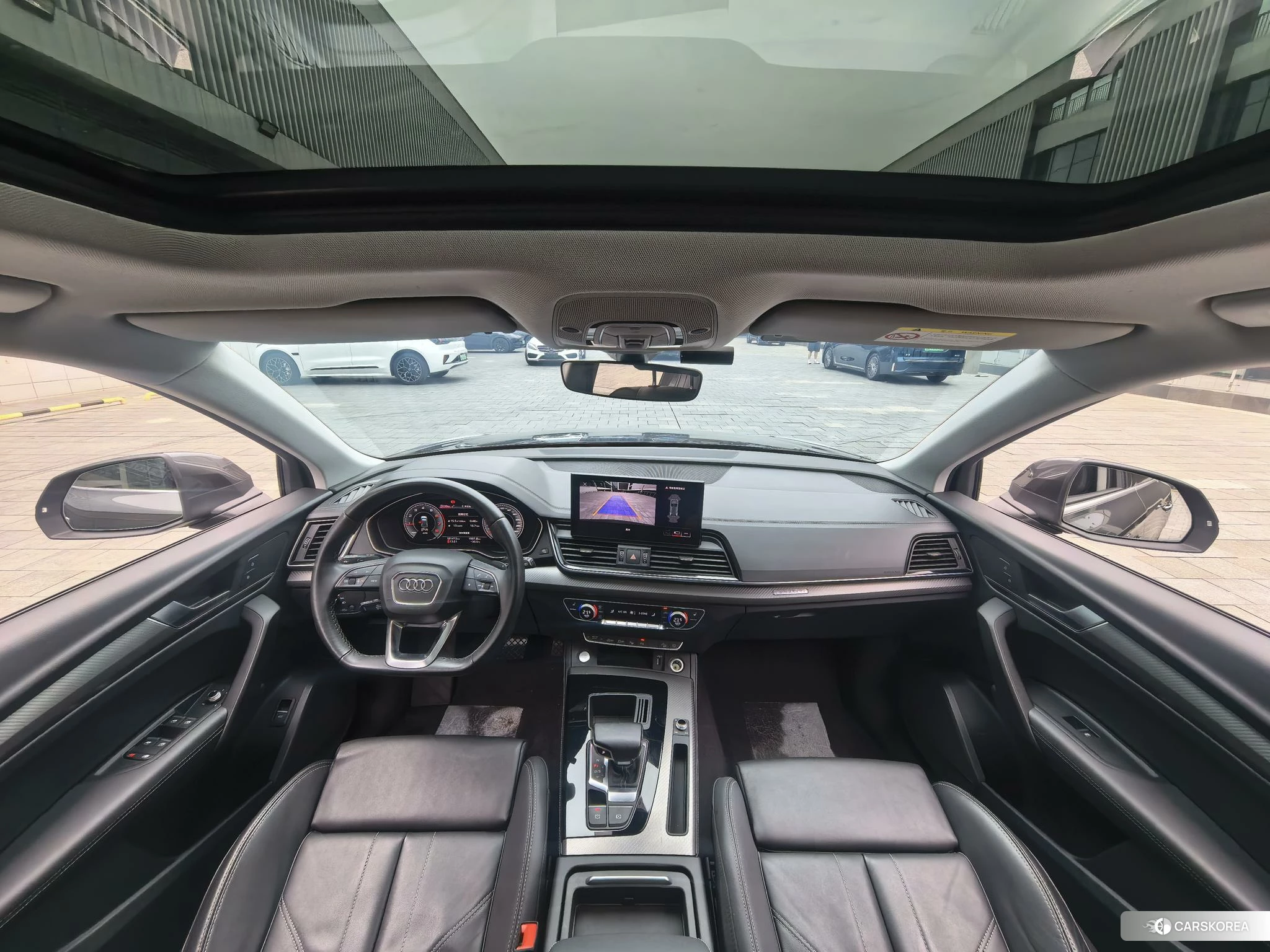 Audi Q5L 2021 Темно-серый из Китая, фото 2