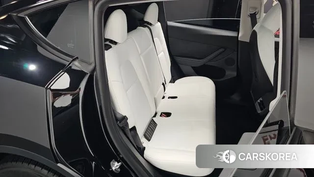 Tesla Model Y 2025 Черный из Кореи, фото 2