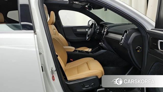 Volvo XC40 2021 Белый из Кореи, фото 2