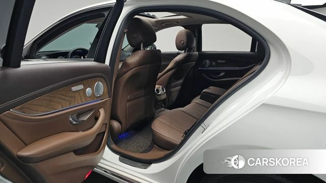 Mercedes-Benz E-Class W213 2018 Белый из Кореи, фото 2